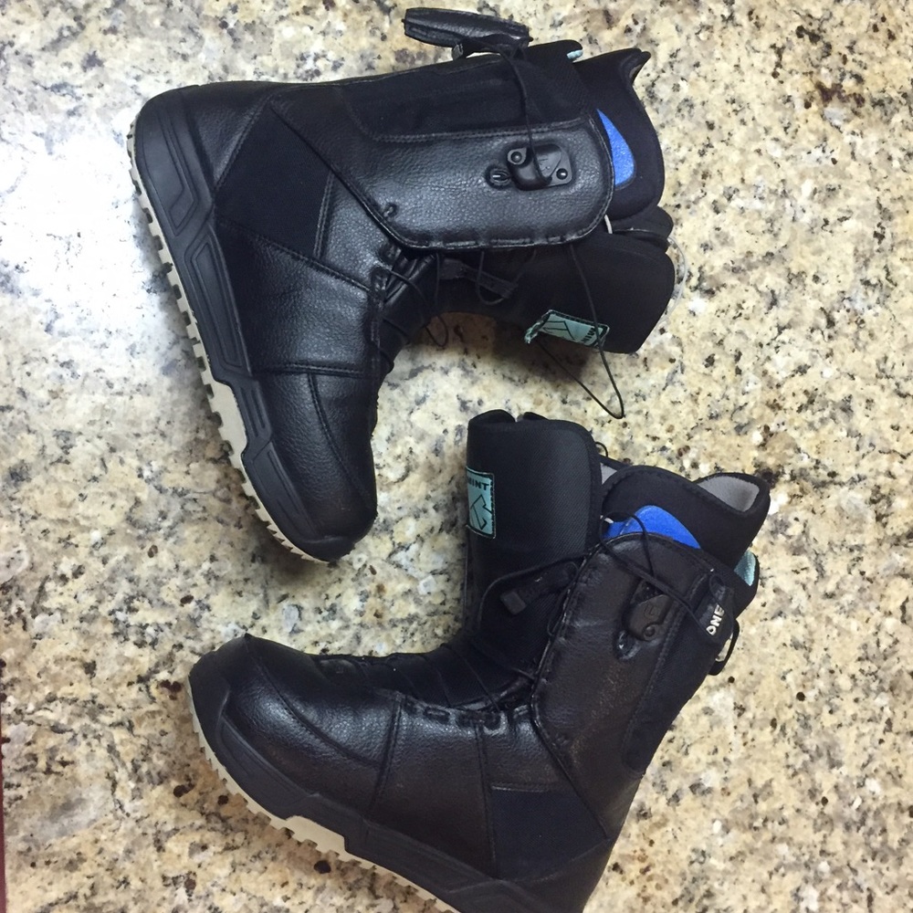 Burton mint snowboard boots - Women size 7 1/2